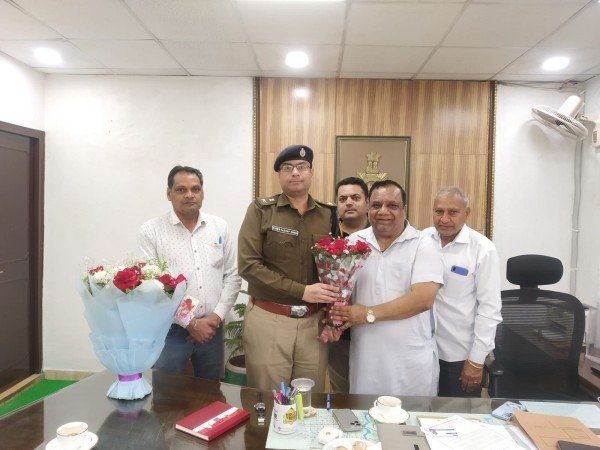 ट्रैफिक की समस्याओं को लेकर SSP से मिले व्यापारी एकता मंच के पदाधिकारी