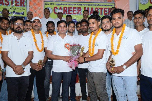 पुलिस भर्ती में चयनित अभ्यथिर्यों को सम्मान समारोह में किया गया पुरस्कृत