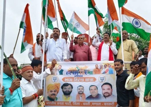 बनकटी में निकला तिंरगा यात्रा