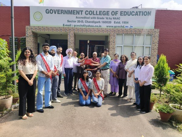 गवर्नमेंट कॉलेज ऑफ एजुकेशन, सेक्टर 20 डी, चंडीगढ़ में अन्वेषिका भौतिकी भारत यात्रा सत्र
