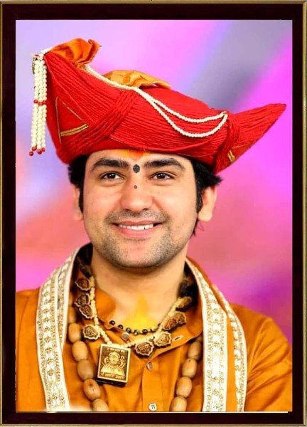 महाकुंभ में हर दिन देश भर से कई बड़े साधु संत और महात्मा पहुंच रहे हैं,