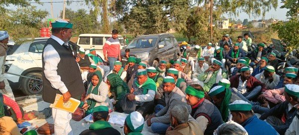 भाकियू टिकैत की मासिक पंचायत हुई जिसमें किसानों का बकाया गन्ना भुगततान और संगठन में विस्तार किया गया