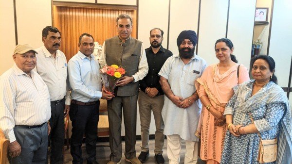 संजय टंडन से मिली वार्ड नंबर 34 की टीम