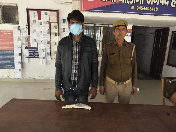 धौलाना पुलिस ने चैकिंग के दौरान एक शातिर अभियुक्त को किया गिरफ्तार