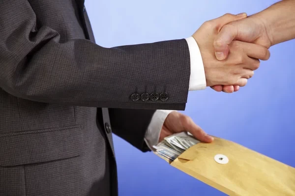 एक फिर भ्रष्टाचार में डूबकी लगाते मिला कुदरहा