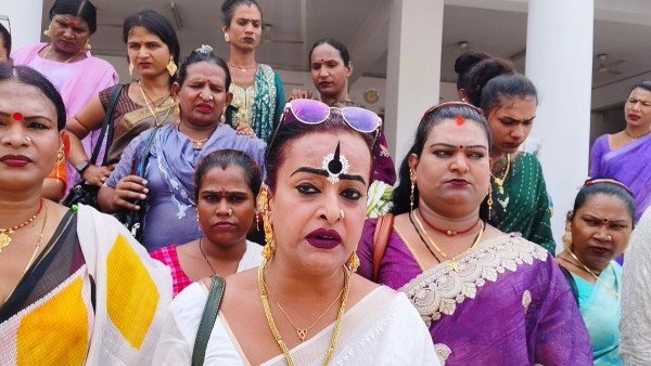 किन्नरों को भीड के रूप में इस्तेमाल न किया जाय