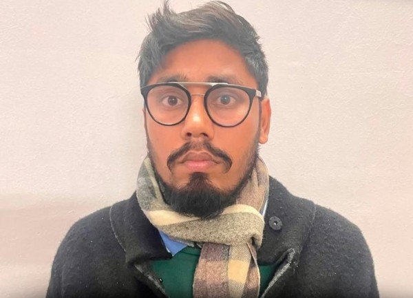 राजीव कुमार सिंह को दिल्ली मेट्रो पुलिस ने गिरफ्तार कर लिया है।