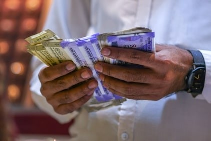 ‘अब्बा’ ने ‘बेटी’ से कहा ‘कमीशन’ दोगी तभी ‘पेंशन’ पाओगी!