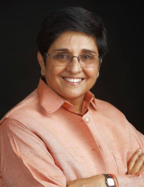 पूर्व आई पी एस अधिकारी किरण बेदी पंजाब की राज्यपाल बनायी गई...