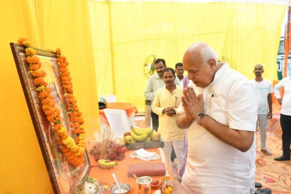 बड़े मंगल पर कृषि मंत्री ने करवाया भंडारा