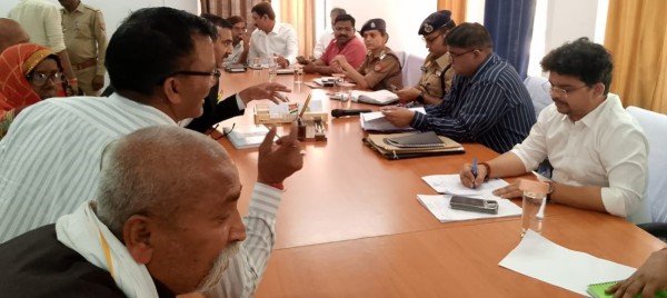 निस्तारण में शिकायतकर्ता को संतुष्टि भी मिलना चाहिएःडीएम