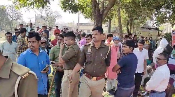 चुनाव से पहले ग्रामीणों ने चुनाव का किया बहिष्कार