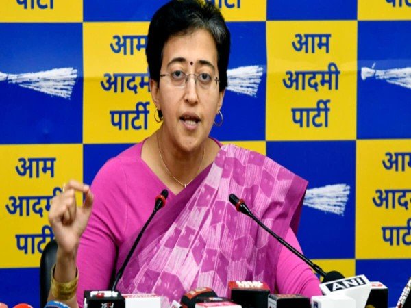 मुख्यमंत्री आतिशी ने केंद्र सरकार पर निशाना साधते हुए कहा, 'मुझे एक बार फिर मुख्यमंत्री आवास से बाहर निकाल दिया