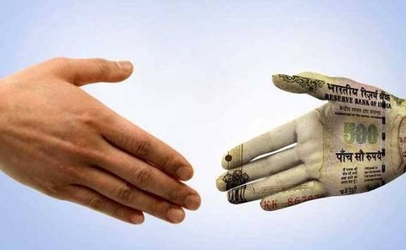 सेप्टिक टैंक’ में ‘खजाना’ ढूढ़ रहे ईओ ‘पालिका’