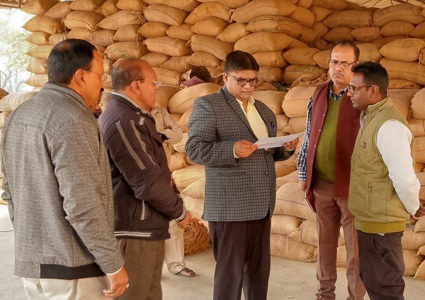 डीएम के निरीक्षण में डिप्टी आरएमओ हुए पास, पीसीएफ हुआ फेल