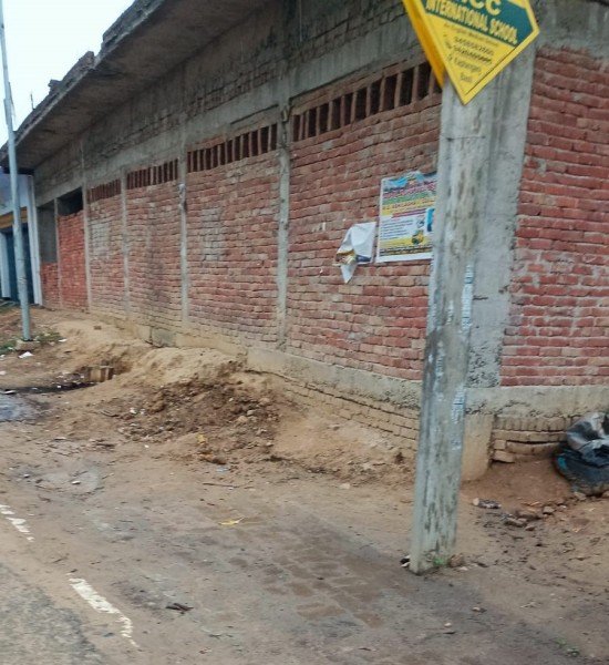 बजंर की जमीन पर खड़ा कर दिया मदरसा