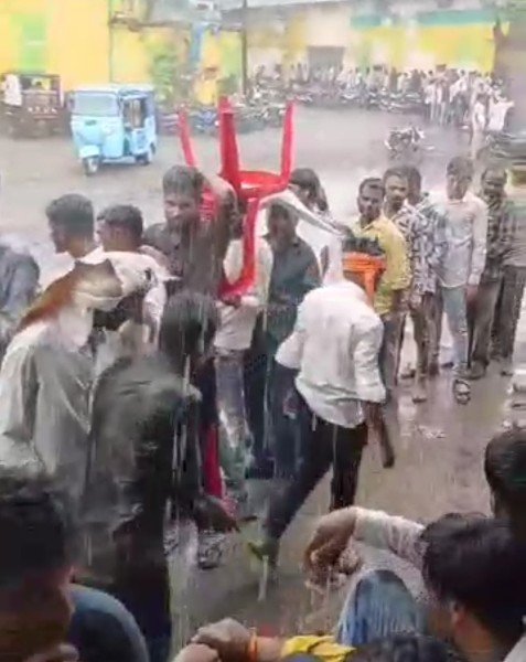 न रक्बा बढ़ा और न किसान ही बढ़े तो फिर दोगुना खाद गया कहां?