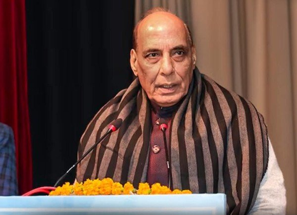 केंद्रीय मंत्री राजनाथ सिंह आगरा में आयोजित यूपी शिक्षक संघ के कार्यक्रम में शामिल हुए।