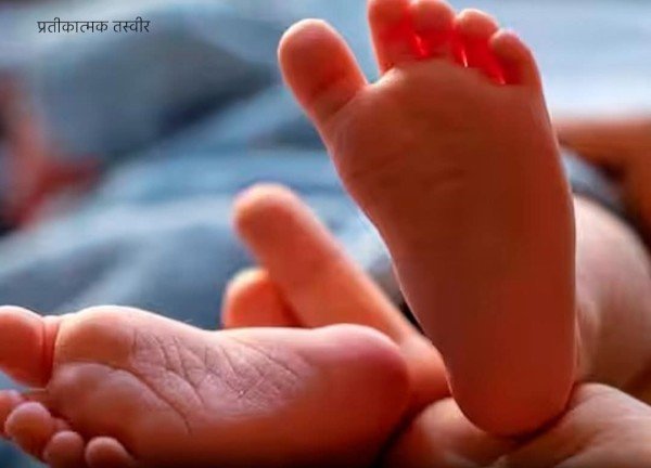 लखनऊ में तीन साल पहले एक मासूम बच्चे को उसकी मां कूड़े के ढेर में छोड़कर चली गई