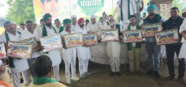 भारतीय किसान यूनियन टिकैत के राष्ट्रीय अध्यक्ष नरेश टिकैत ने, मदद कर रहे मंडल अध्यक्ष जीते चौहान व समस्त टीम का किया जोरदार सम्मानित,