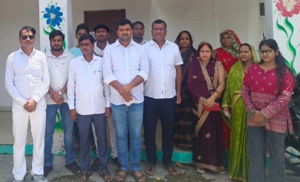 सभासदों ने खोली चेयरमैन धीरसेन निषाद की पोल