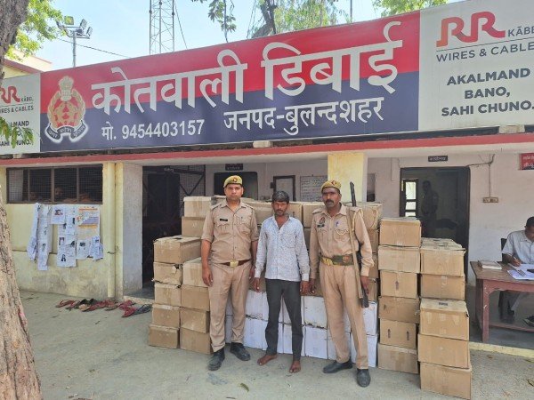डिबाई पुलिस ने चुनावों से पहले लगभग 20 लाख रुपए की अवैध शराब के साथ एक तस्कर को किया गिरफ्तार