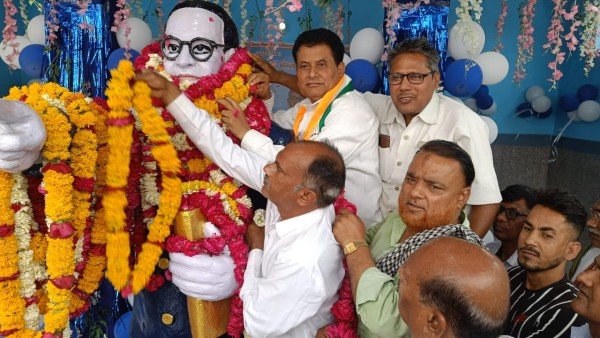 कांग्रेसियों ने किया संविधान निर्माता अम्बेडकर की मनाई जयंती