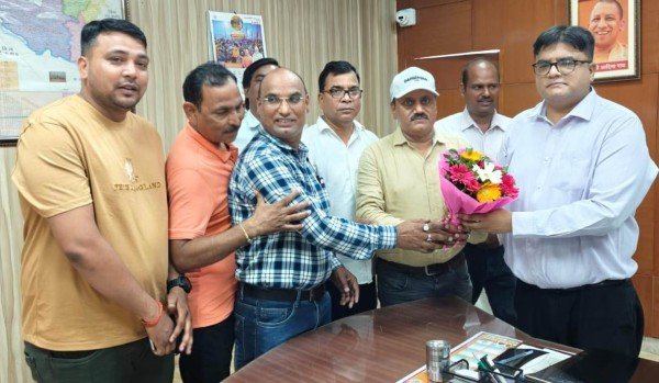 पत्रकारों ने तो सहयोग करने का आष्वासन दे दिया क्या अधिकारियों ने भी दिया?