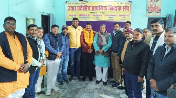 सरकार शिक्षकों के बुढ़ापे की लाठी छीन रहीःउदय शंकर शुक्ल