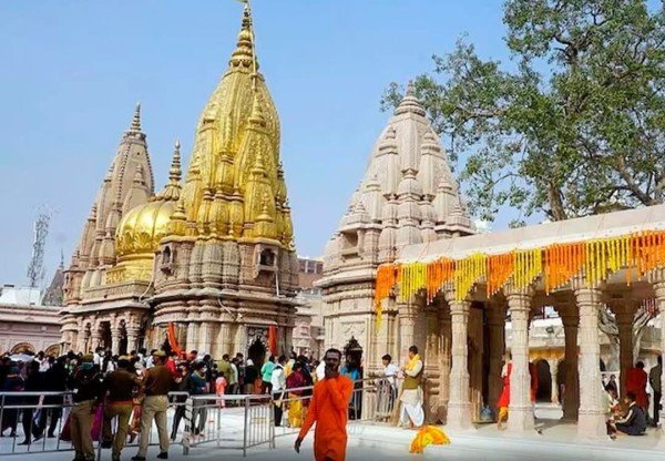 वाराणसी में काशी विश्वनाथ धाम के 2 किलोमीटर के दायरे में आने वाली मीट मांस की दुकानों