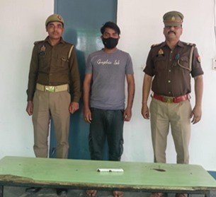 देहात पुलिस ने चैकिंग के दौरान एक अभियुक्त को किया गिरफ्तार