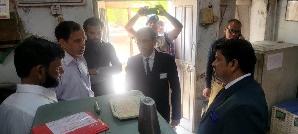 मण्डल रेल प्रबंधक श्री राज कुमार सिंह ने उच्च गुणवत्ता के साथ पूर्ण करने एवं यात्री सुविधाओं पर विशेष ध्यान देने पर बल देने के लिए निर्देशित किया