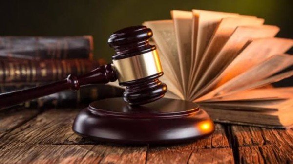 अवैध शस्त्र रखने के तीन आरोपियों को तीन-तीन वर्ष कारावास की सजा