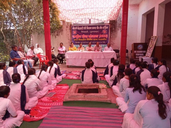 श्रीमती दिलावरी देवी किसान कन्या पीजी कॉलेज चिंगरावठी बुलंदशहर राष्ट्रीय सेवा योजना के चौथे दिन का शुभारंभ