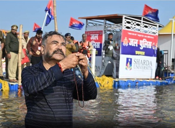 यूपी के DGP प्रशांत कुमार महाकुंभ मेले में शामिल हुए