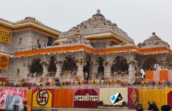 अयोध्या  प्राण प्रतिष्ठा से पहले भव्य राम मंदिर सज-धज कर तैयार, देश-विदेश से आए फूलों से सजा पूरा मंदिर परिसर