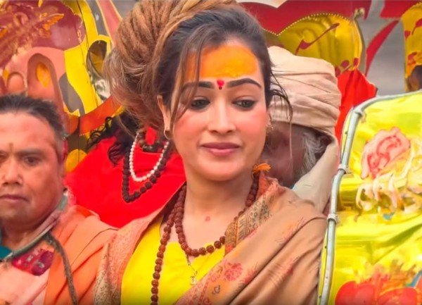 प्रयागराज में महाकुंभ की शुरुआत से ही एक महिला सोशल मीडिया पर वायरल .....