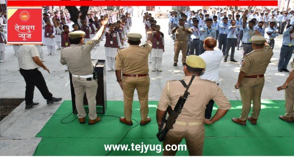 देव मैमोरियल पब्लिक स्कूल गढ़मुक्तेश्वर में यातायात पुलिस ने छात्र छात्राओं को यातायात नियम बताएं