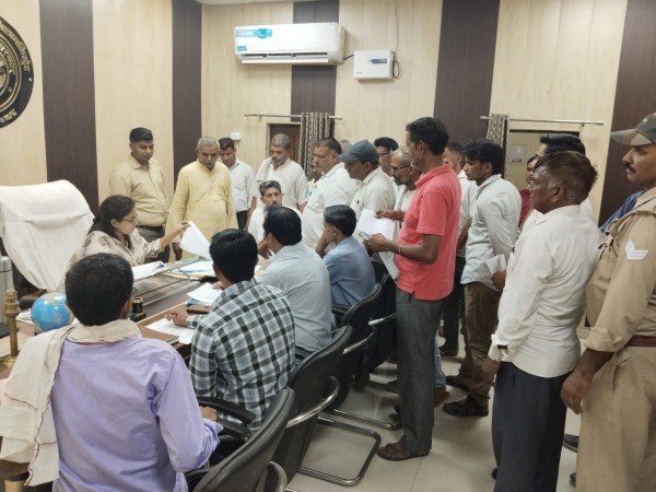 वह रे योगी सरकार बेक दिया गया शनि देव मंदिर नही योगी का डर