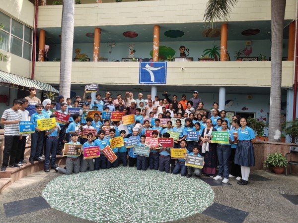 श्री अनूप सरीन, समाजसेवी एवं संस्थापक,आयोजित नशा-मुक्त भारत अभियान एवं राइज़िंग इण्डिया सम्भाषण कार्यक्रम में मुख्य अतिथि स्वागत किया।