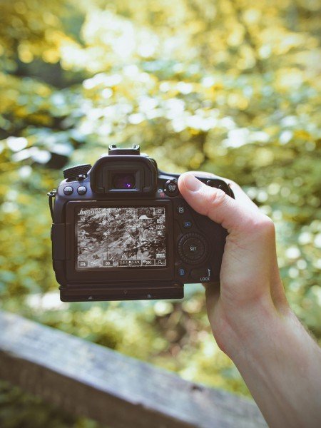 खुफिया कैमरा लगाकर महिलाओं को नहाते देख रहा था शिक्षक, केस दर्ज