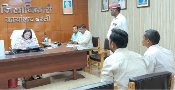 बिना समाधान के फाइल बंद न की जाएःडीएम