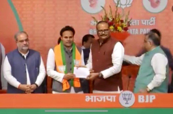 भाजपाई हुए सांसद रितेश पांडेय.