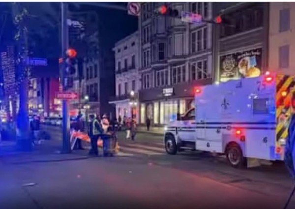 नए साल का जश्न मना रही भीड़ पर 'आतंकवादी हमला' हुआ।