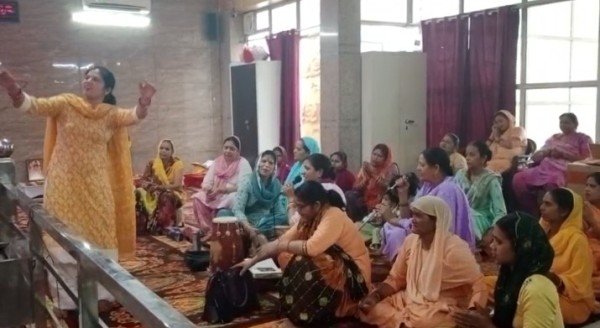 भगवान श्री परशुराम मंदिर में मां दुर्गा के छठे दिन नवरात्रि मौके विशेष भजन कीर्तन का आयोजन