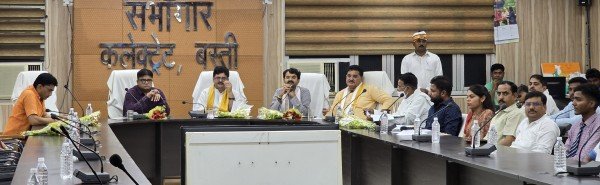 बस्ती के 33 मेधावी छात्र और छात्राएं हुई सम्मानित