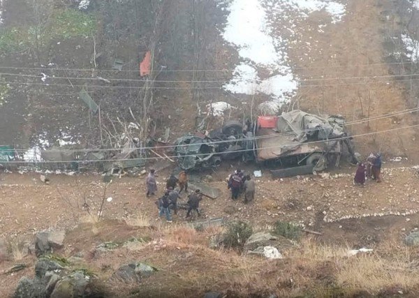 उत्तरी कश्मीर के बांदीपोरा इलाके में एक दुखद हादसा हुआ है।