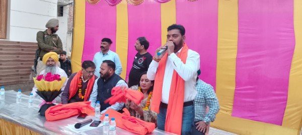 डीप काम्प्लेक्स हैल्लौमाजरा में मेयर आप के द्वार कार्यक्रम आयोजित किया गया।