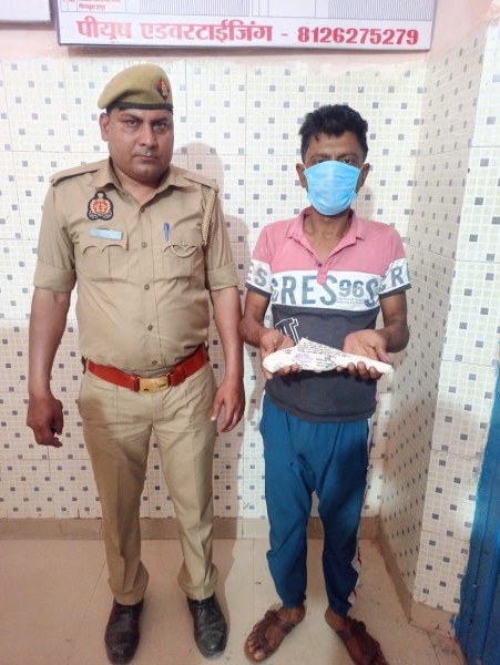 पिलखुवा पुलिस ने चेकिंग के दौरान एक अभियुक्त को किया गिरफ्तार, जिसके कब्जे से अवैध असलहा बरामद।