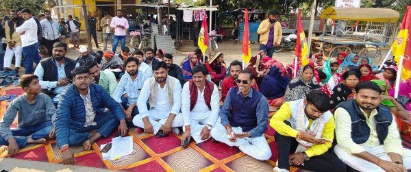 पुरुषों की ठगी का शिकार हुई गांव गढ़ी की महिलाएं